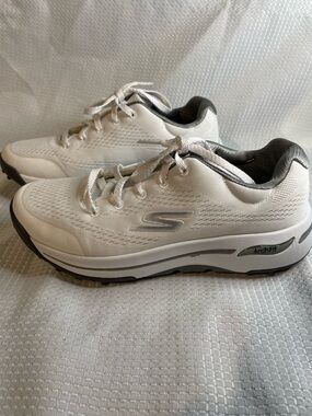 Sketchers Archfit White Golf Shoes, Size 5.5